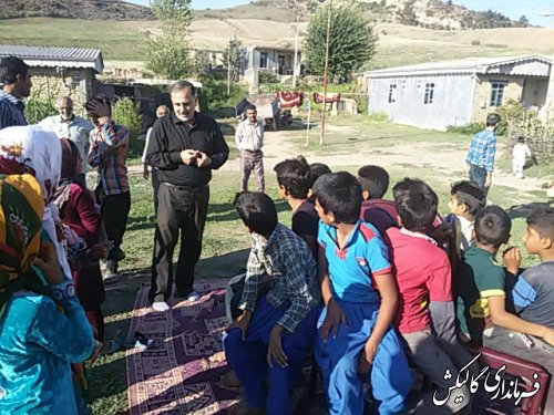 همبازی شدن بخشدار لوه با بچه های روستای منجلو