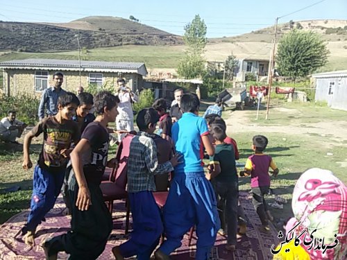 همبازی شدن بخشدار لوه با بچه های روستای منجلو