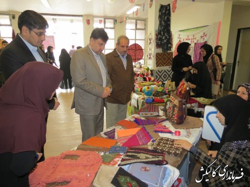 نمایشگاه توانمدیها و صنایع دستی بانوان شهرستان