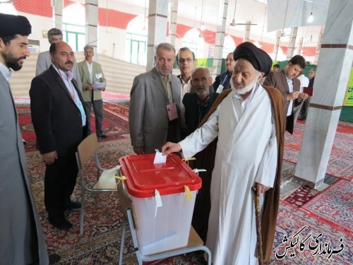 فرماندار گالیکش رای خود را به صندوق انداخت