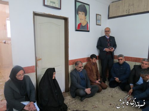 مراسم عطرافشانی گلزار شهدا و دیدار با خانواده شهید در روستای آق‌قمیش شهرستان گالیکش برگزار شد