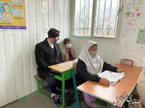 بازدید فرماندار گالیکش و مدیرکل بنیاد مسکن از وضعیت مدرسه کانکسی در روستای یورت کاظم