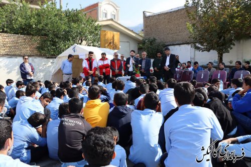 مانور پدافند غیرعامل با سناریوی بحران در مدرسه شهید مطهری گالیکش برگزار شد
