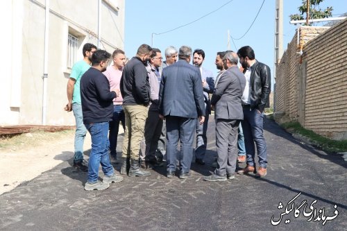 بازدید فرماندار گالیکش از اجرای آسفالت در بخشی از معابر روستای قلی‌تپه 