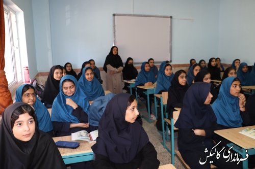 بازدید سرزده فرماندار گالیکش و مدیر آموزش و پرورش شهرستان از دبیرستان دخترانه شهید صباغیان 
