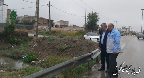بازدید فرماندار گالیکش از وضعیت انهار زراعی و کانال هدایت آب‌های سطحی در سطح شهر گالیکش