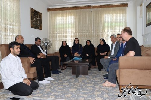 فرماندار و جمعی از مسئولین شهرستان با خانواده سه قلو‌های گالیکشی دیدار کردند