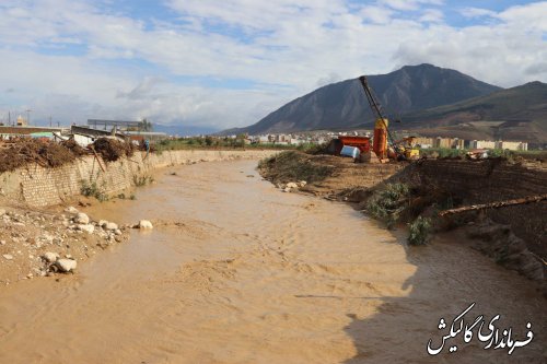 در سیل اخیر به باغات و ابنیه شهری و روستایی گالیکش خسارت وارد شد و تلفات جانی نداشتیم