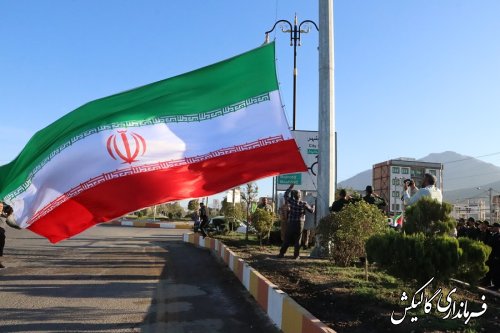 آئین اهتزاز پرچم جمهوری اسلامی و رژه خودرویی با حضور فرماندار و مسئولین در گالیکش برگزار شد 