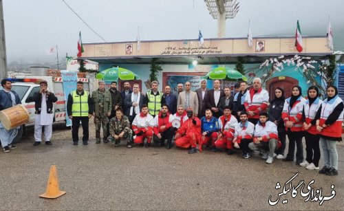 استقبال فرماندار گالیکش و جمعی از مسئولین از اولین مسافران نوروزی در ورودی شرق استان