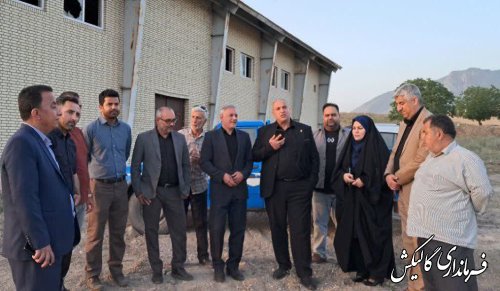 بازدید فرماندار گالیکش و مدیرکل ورزش و جوانان از سالن ورزشی در حال ساخت روستای قلی‌تپه